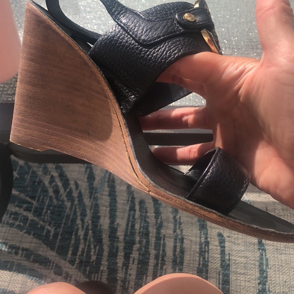 Authentic Tori Burch good condition leather black with gold plated logo - Picture 9 of 10